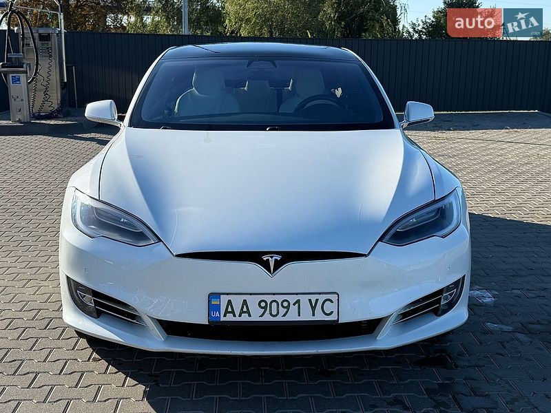 Ліфтбек Tesla Model S 2019 в Києві