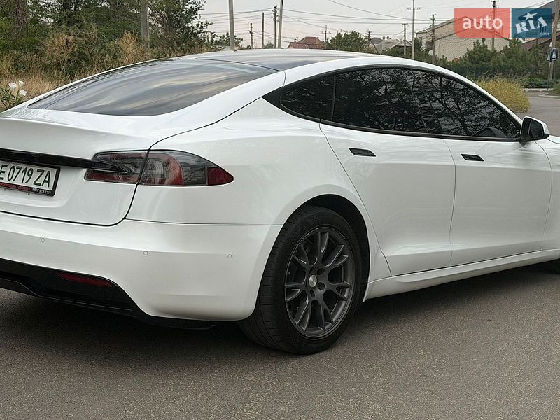 Лифтбек Tesla Model S 2022 в Николаеве