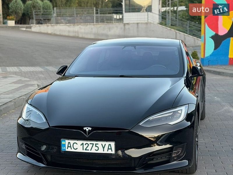 Лифтбек Tesla Model S 2017 в Луцке