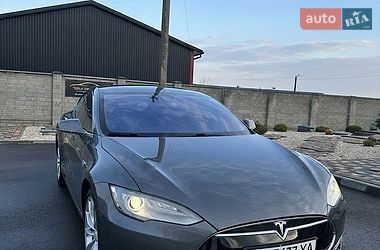 Ліфтбек Tesla Model S 2013 в Долині