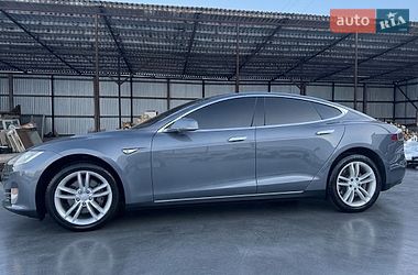 Лифтбек Tesla Model S 2013 в Долине