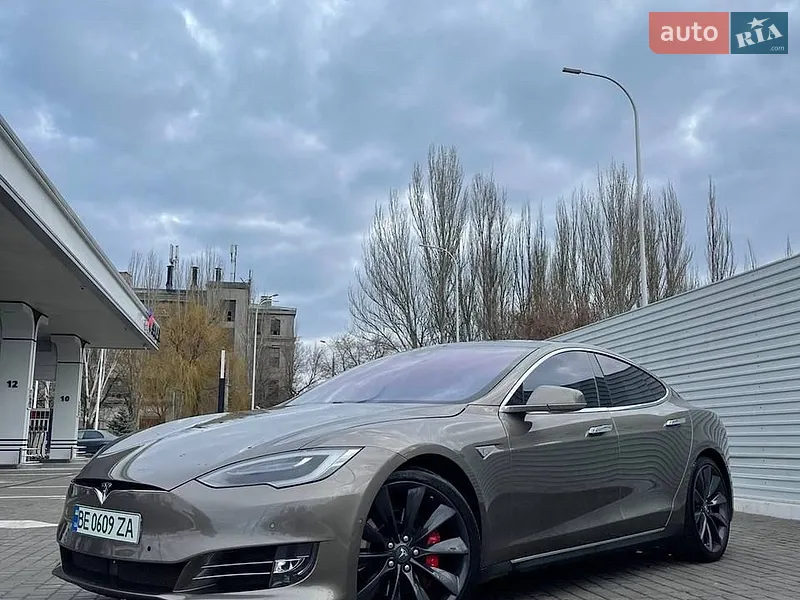 Tesla Model S 2016