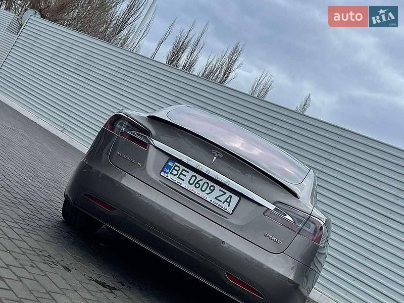 Ліфтбек Tesla Model S 2016 в Миколаєві