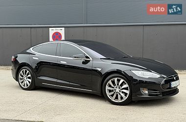 Ліфтбек Tesla Model S 2013 в Києві