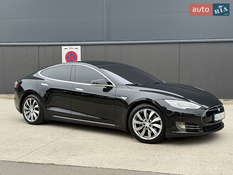 Ліфтбек Tesla Model S 2013 в Києві