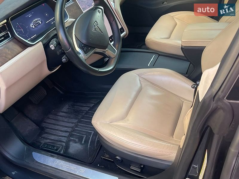 Ліфтбек Tesla Model S 2016 в Києві
