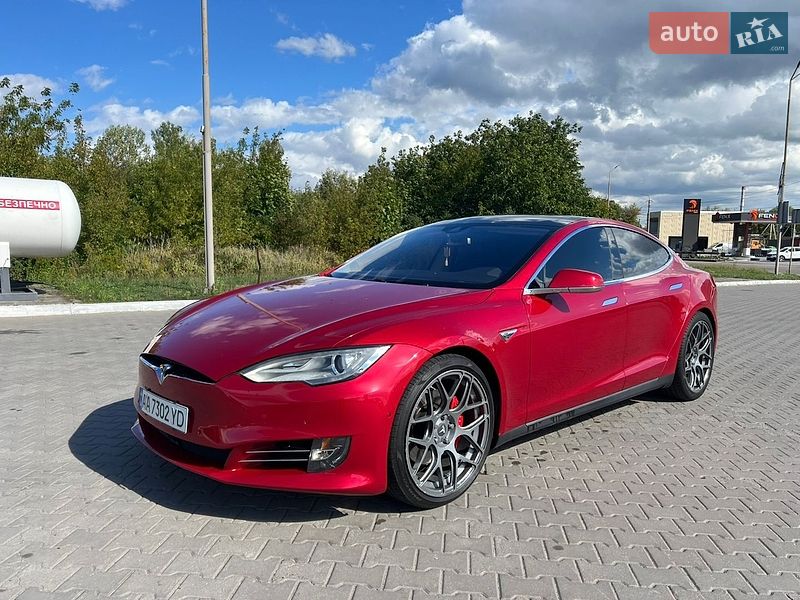 Лифтбек Tesla Model S 2014 в Луцке
