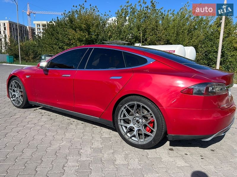 Лифтбек Tesla Model S 2014 в Луцке