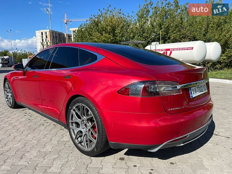 Лифтбек Tesla Model S 2014 в Луцке
