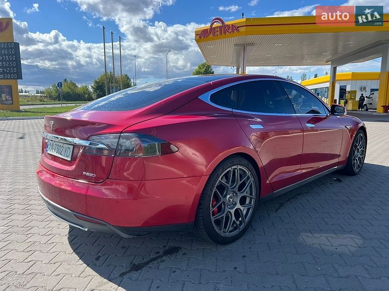 Лифтбек Tesla Model S 2014 в Луцке