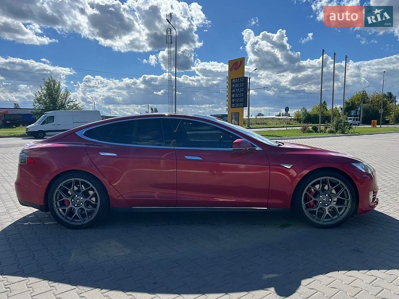 Лифтбек Tesla Model S 2014 в Луцке