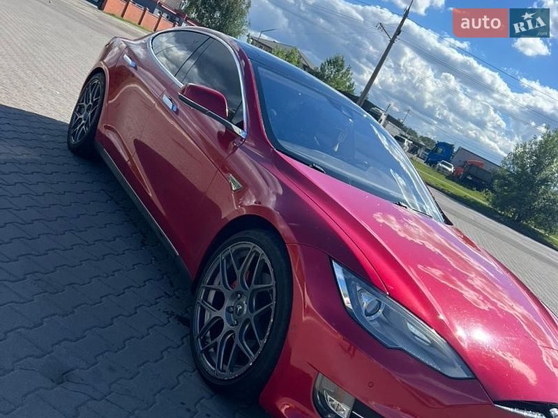 Лифтбек Tesla Model S 2014 в Луцке
