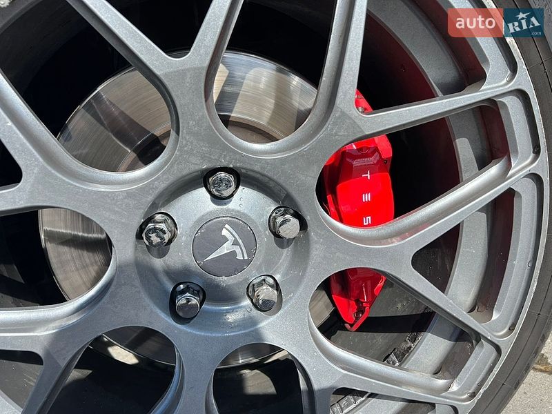 Лифтбек Tesla Model S 2014 в Луцке