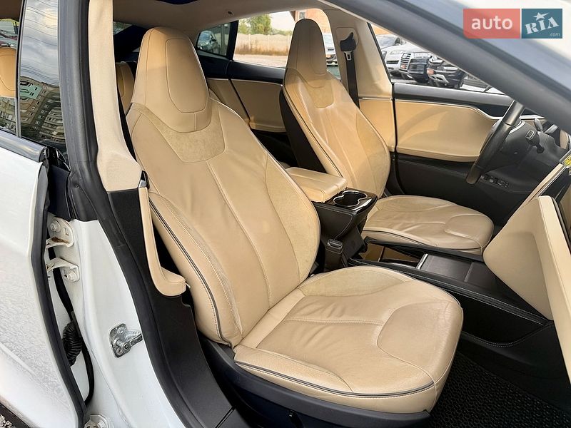 Ліфтбек Tesla Model S 2013 в Полтаві