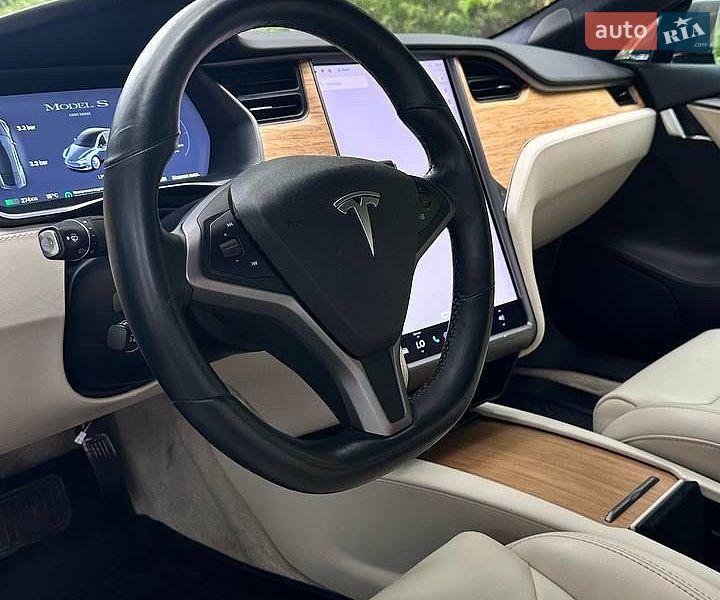 Ліфтбек Tesla Model S 2019 в Львові