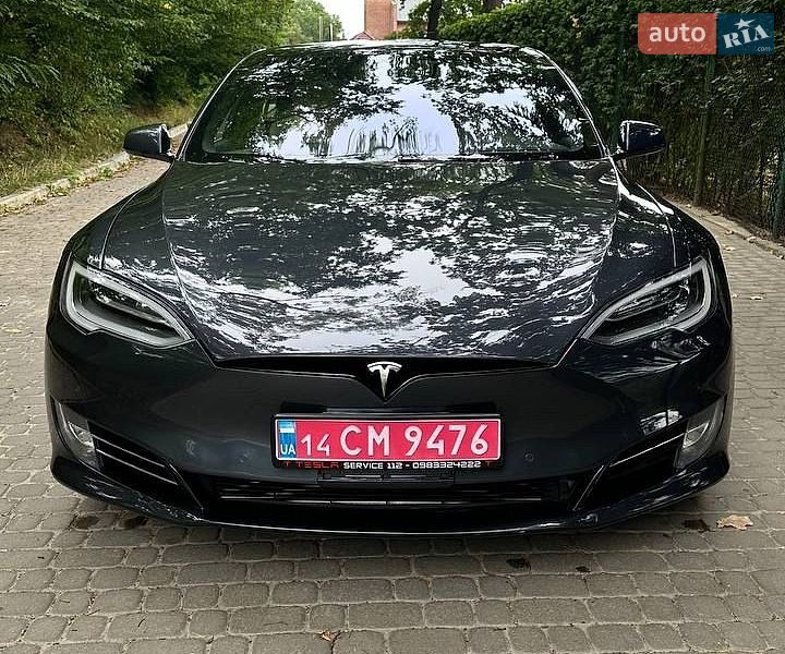 Ліфтбек Tesla Model S 2019 в Львові