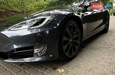 Ліфтбек Tesla Model S 2019 в Львові