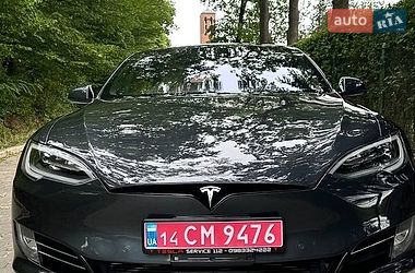 Ліфтбек Tesla Model S 2019 в Львові