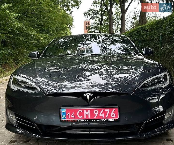 Ліфтбек Tesla Model S 2019 в Львові
