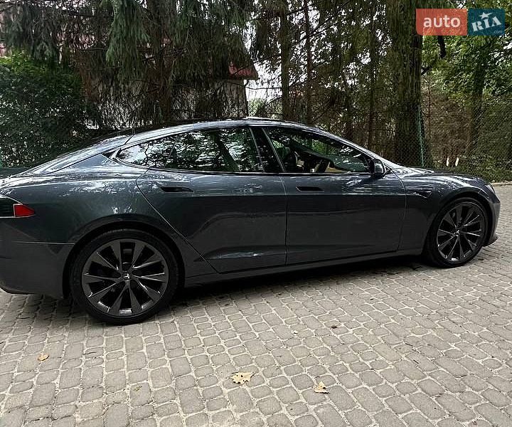 Ліфтбек Tesla Model S 2019 в Львові