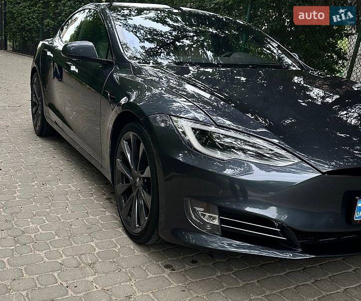 Ліфтбек Tesla Model S 2019 в Львові