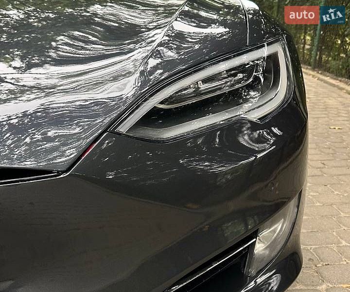 Ліфтбек Tesla Model S 2019 в Львові