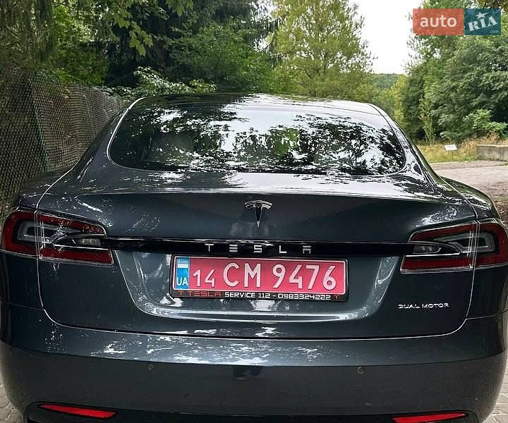 Ліфтбек Tesla Model S 2019 в Львові