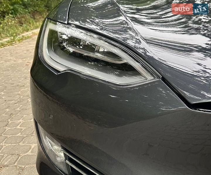 Ліфтбек Tesla Model S 2019 в Львові