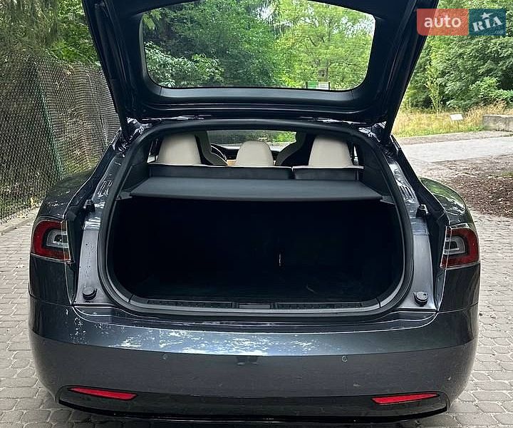 Ліфтбек Tesla Model S 2019 в Львові