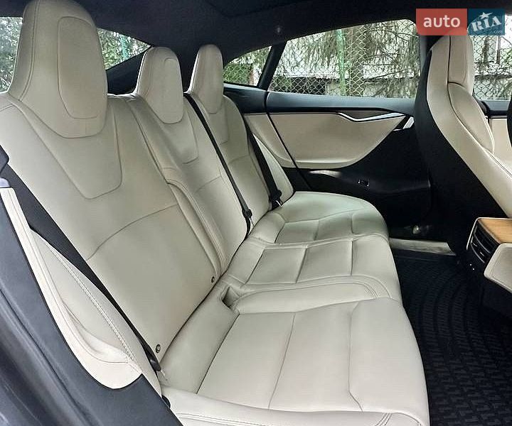 Ліфтбек Tesla Model S 2019 в Львові