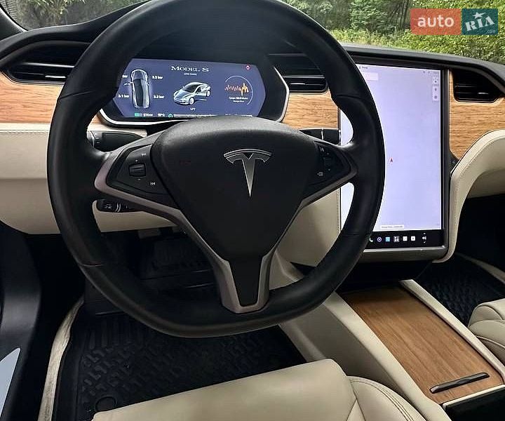 Ліфтбек Tesla Model S 2019 в Львові