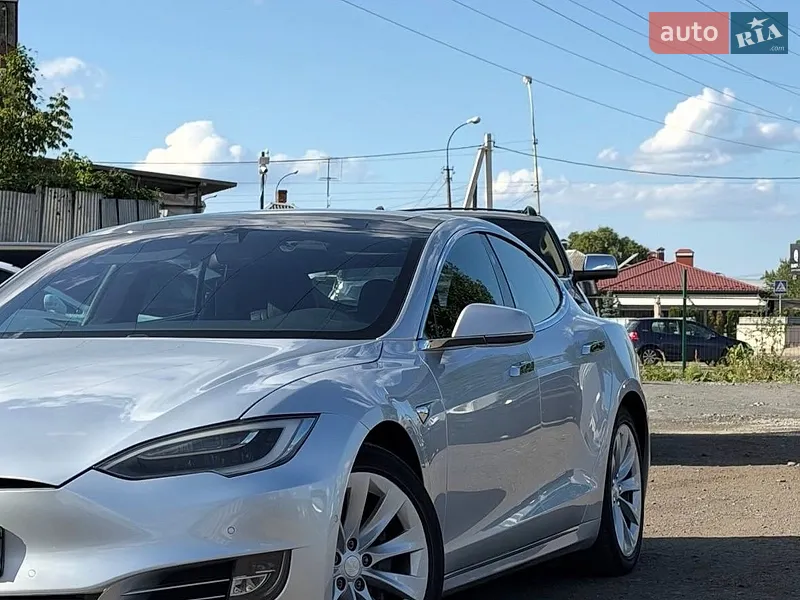 Tesla Model S 2018