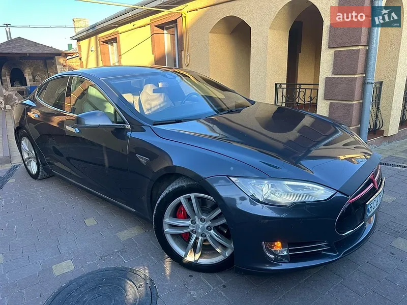 Tesla Model S 2014