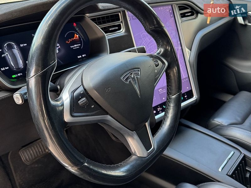 Ліфтбек Tesla Model S 2017 в Івано-Франківську