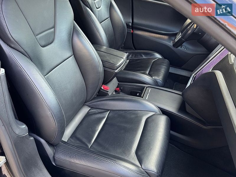Ліфтбек Tesla Model S 2017 в Івано-Франківську