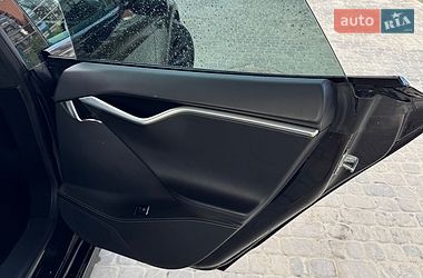 Ліфтбек Tesla Model S 2017 в Івано-Франківську