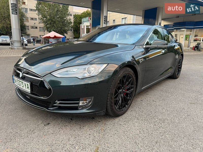 Tesla Model S, фото з оголошення