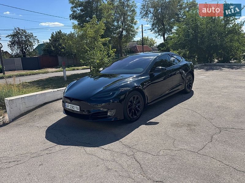 Лифтбек Tesla Model S 2018 в Запорожье