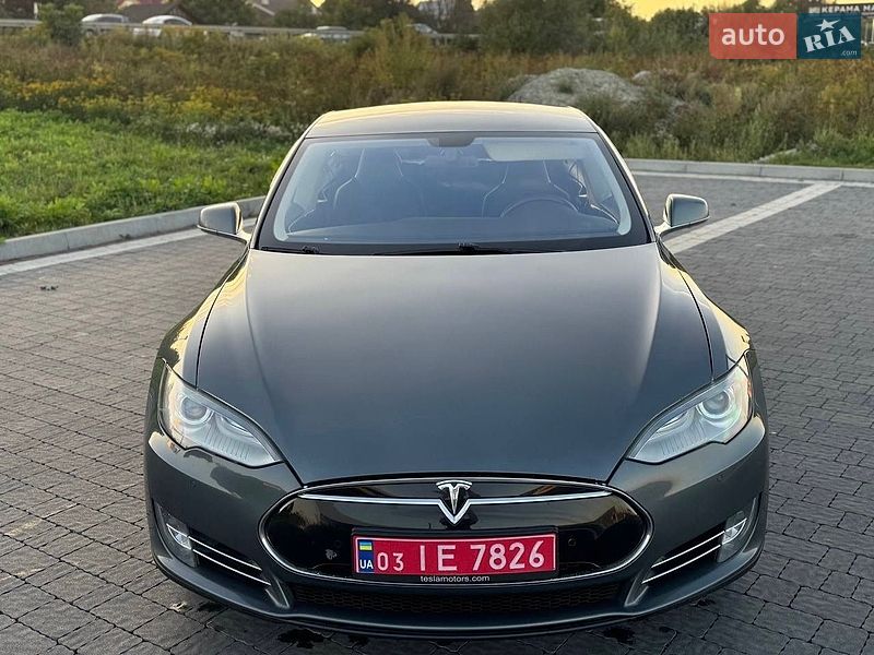 Лифтбек Tesla Model S 2014 в Львове