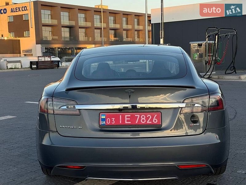 Лифтбек Tesla Model S 2014 в Львове
