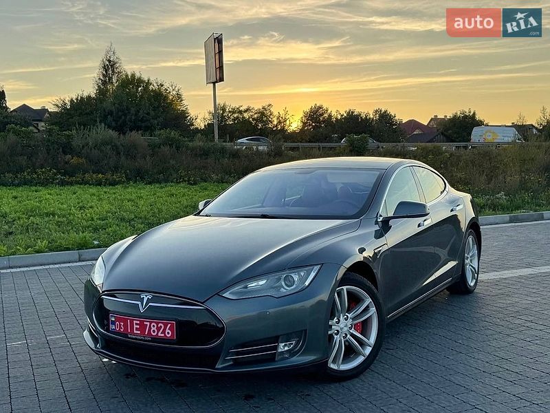 Лифтбек Tesla Model S 2014 в Львове
