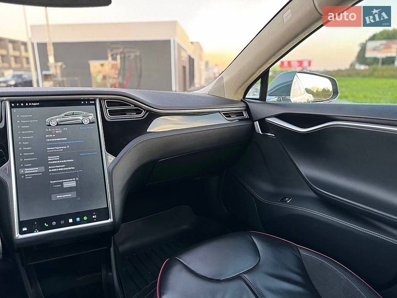 Лифтбек Tesla Model S 2014 в Львове