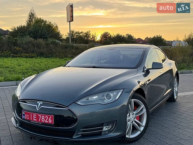 Лифтбек Tesla Model S 2014 в Львове