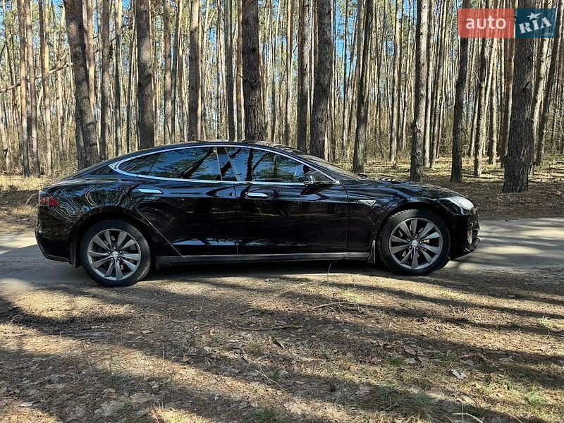 Tesla Model S 2016