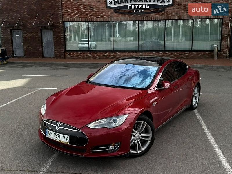 Tesla Model S 2014