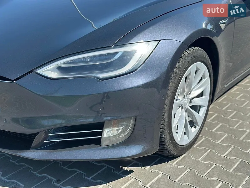 Tesla Model S 2020