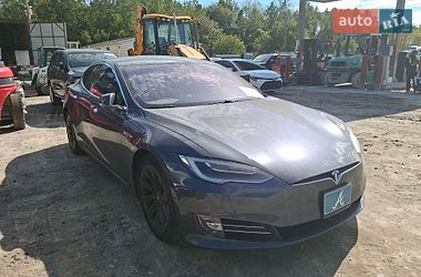 Лифтбек Tesla Model S 2016 в Львове