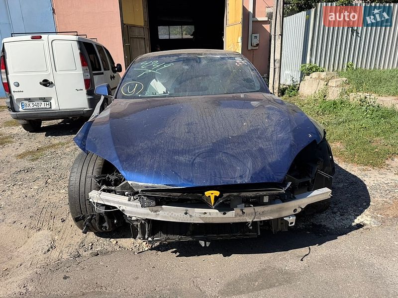Лифтбек Tesla Model S 2021 в Хмельницком
