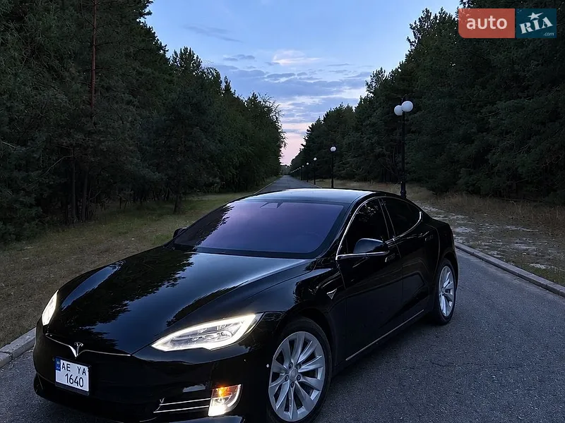 Tesla Model S 2018