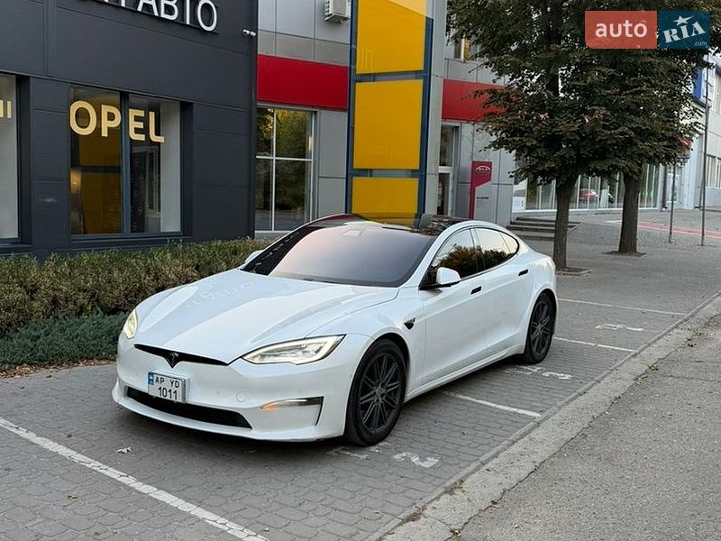 Tesla Model S 2021